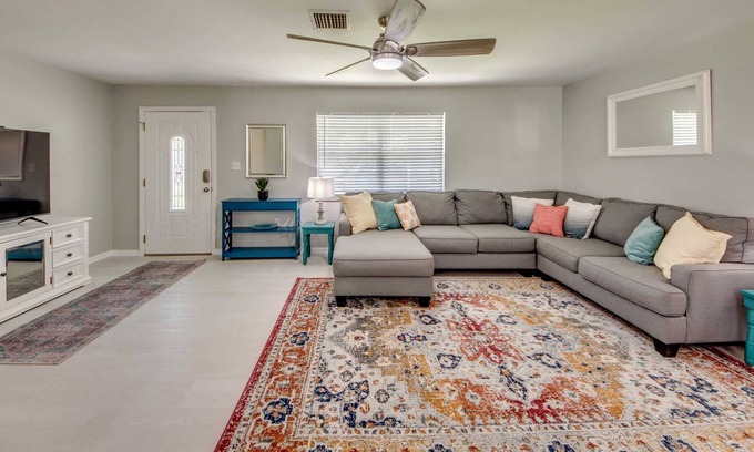 Fort Myers House | Brooks Cottage*River Access*Art* Edison Estate*