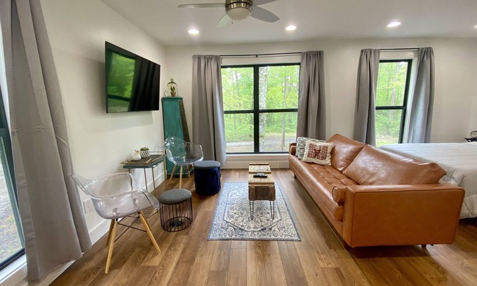 Starkville House | Brooks Farm - 1 mile from Starkville city limits