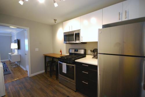 Brookwood Hotel | Brookwood Courtyard by BCA Furnished Apartments BCC1B 03 C