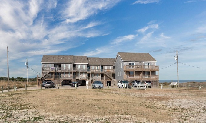Hatteras Condo | Brown Dog by the Sound Soundfront and Oceanview Retreat
