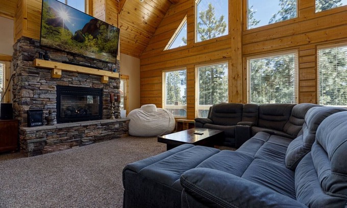 Duck Creek Village Cabin | Browning Lodge Retreat!