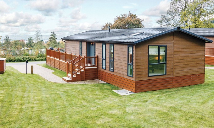 Cheddar Ski Chalet | Brunel Premier Elegance Lodge 2