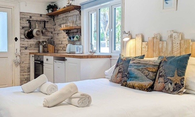 Hove Apartment | Brunswick Garden Studio | by Brighton Holiday Lets