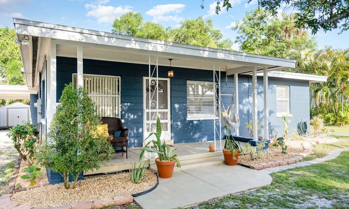Melbourne House | Bryan · 3BR Secluded Oasis close to FIT, Downtown and Beach
