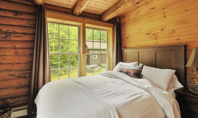 Bryant Pond Cabin | Bryant Pond Log Cabin Available for Ski Season