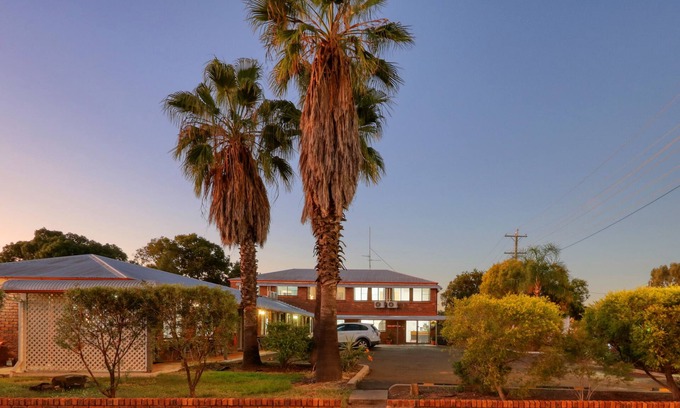 Roma Hotel | Bryants Motel Roma