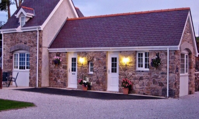 Moelfre Cottage | Bryn Awelon Bach Traditional Stone Cottage
