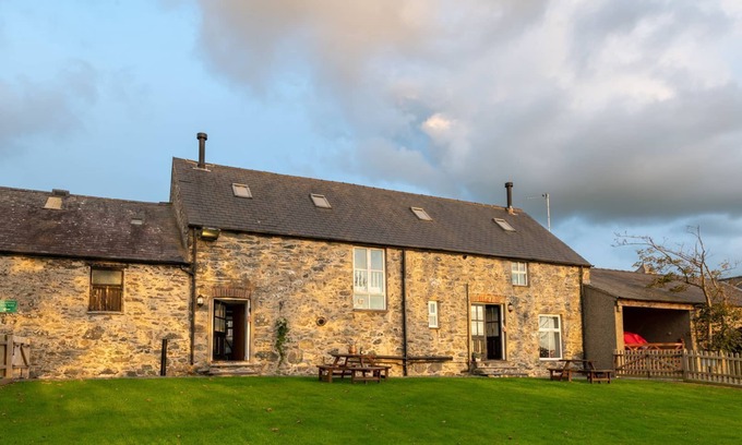 Caergeiliog Other | Bryn Lon Bach: Pet-friendly retreat in Caergeiliog, sleeping 4 guests