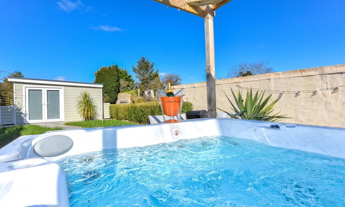 Llanbedrog House | Bryn Tirion - Three Bedroom House, Sleeps 5