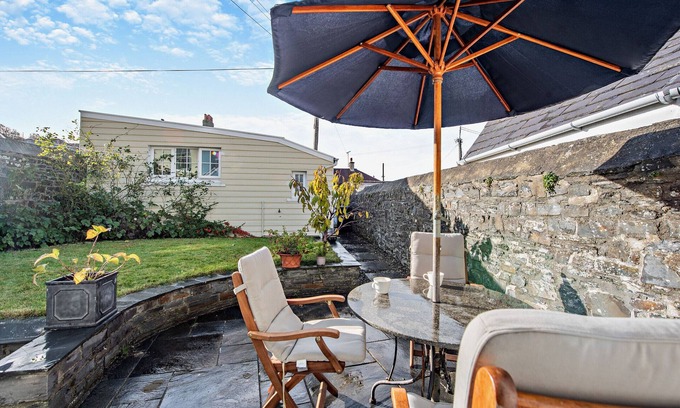 Aberaeron House | Brynamlwg - Three Bedroom House, Sleeps 6