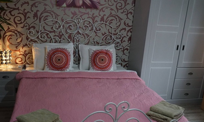 Bucharest City-Centre Apartment | Bucharestrent - In A Cosy Studio Downtown Bucharest, View Royal Palace