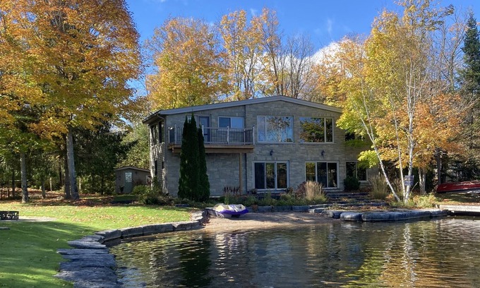 Trent Lakes House | Buckhorn Beach House- Ultimate Lakefront Retreat
