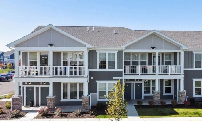 Lakes of Forest Hill Apartment | Buckingham Nest Master