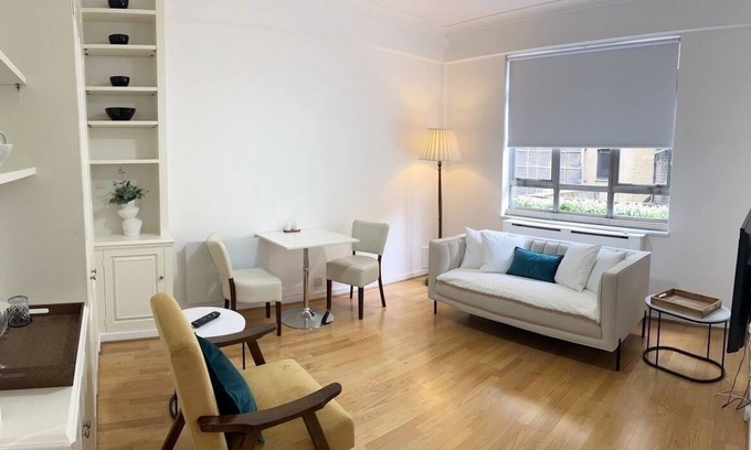 Westminster Apartment | Buckingham Palace Apartment with early check-in and late check-out