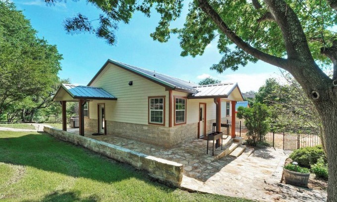 Buda Cottage | Buda Garden Getaway, 2 Bed room, 15 min from Downtown Austin