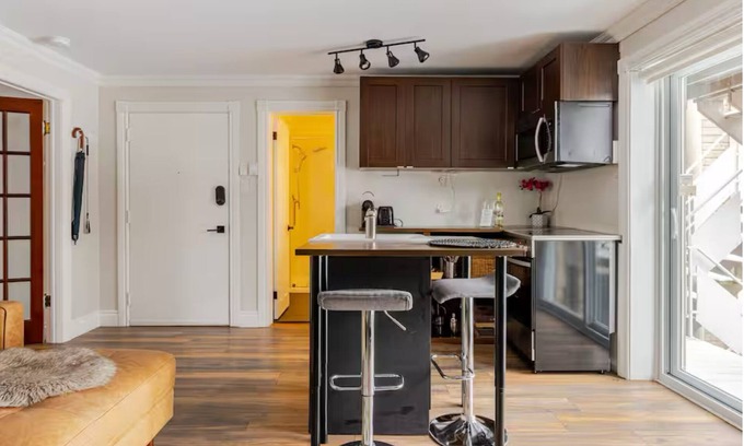 Perth Apartment | Budapest - European style deluxe oasis facing the historic Tay River Basin
