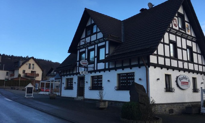Drolshagen Bed & Breakfast | Buddes Wirtshaus