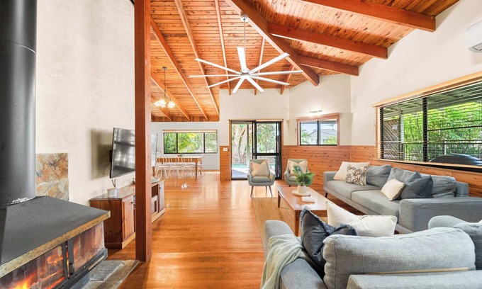 Buderim House | Buderim Rustic Retreat - Pool & Pet Friendly
