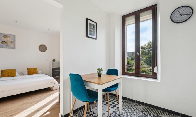 Charleville-Mezieres Apartment | Budget appart avec parking au centre-ville