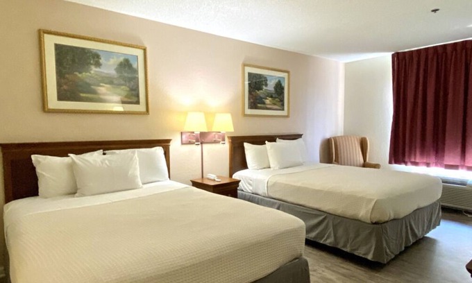 Mount Vernon House | Budget-Friendly Accommodations Near Riverbend Park! Free Breakfast & Parking