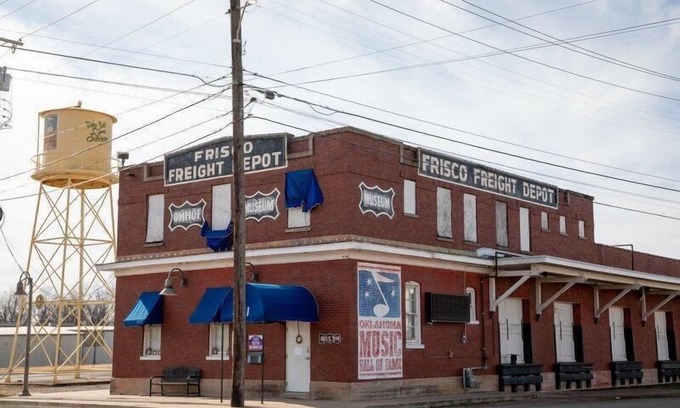 Muskogee Resort | Budget-friendly Accommodation at Knights Inn Muskogee! 2 Convenient Units