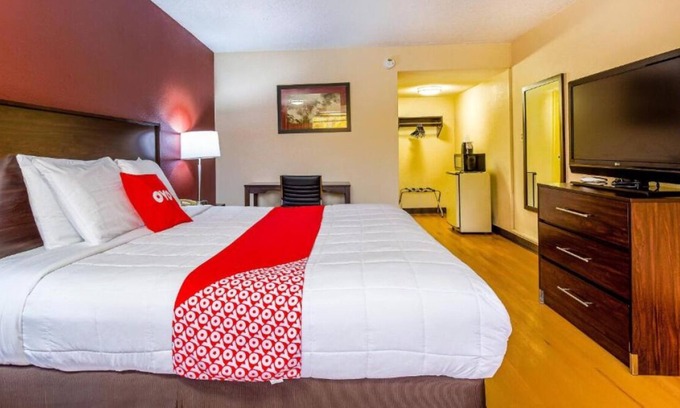 Moline House | Budget-Friendly Stay in Moline! Pets Allowed, Near Rock Island Arsenal