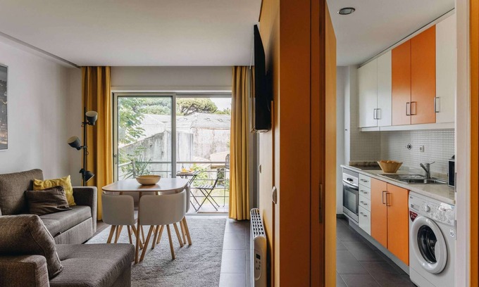 Uniao de Freguesias do Centro Apartment | Budget-Friendly Studio w/Balcony in Rosario