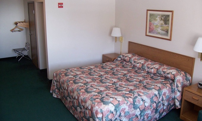 North Branch Hotel | Budget Host Inn & Suites