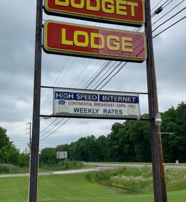 Newton Falls Hotel | Budget Lodge Newton Falls
