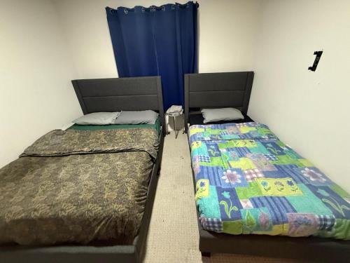 Hurontario House | BUDGET SQUARE ONE-PEARSON ROOM- Free Wifi& Parking