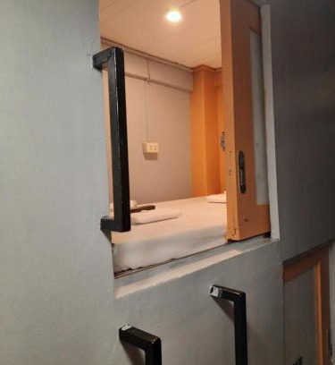 Pio del Pilar Apartment | Budget Transient Capsule Room Makati near Ayala and Buendia