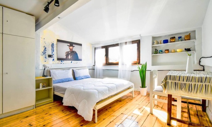 Sofia City Center Apartment | Budget Traveler's Room in Heart of Sofia | For 2
