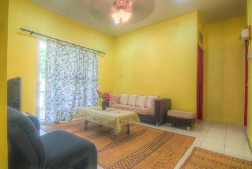 Tupong Tengah House | Budget Umi Homestay Kuching
