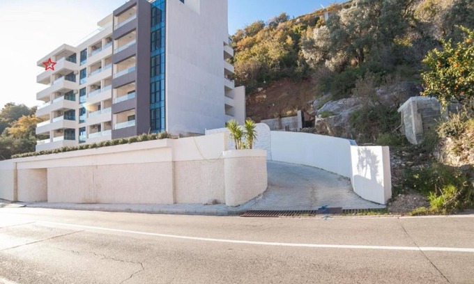 Boreti Apartment | Budva Hideaway Apt- One Bedroom Apt with Balcony