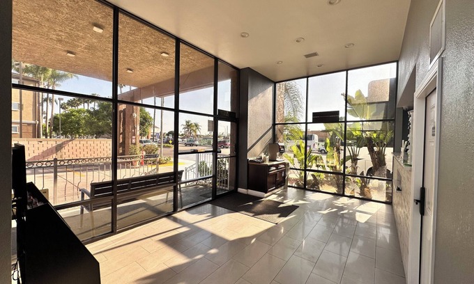 Northwest Anaheim Hotel | Buena Park Inn