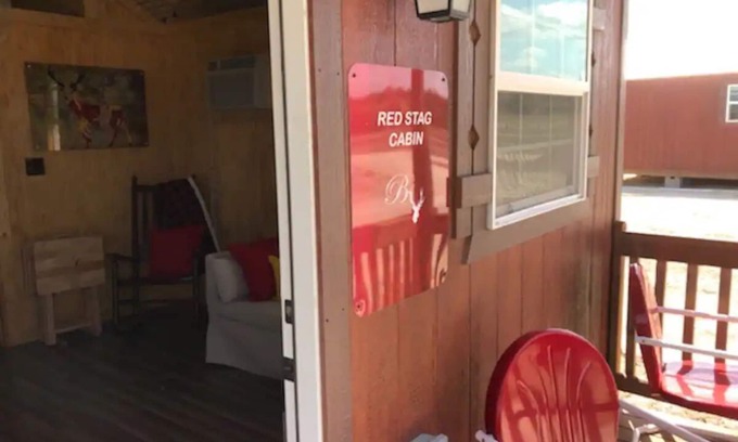 Evant Cabin | Buena Vista Wildlife Safari- Red Stag Cabin