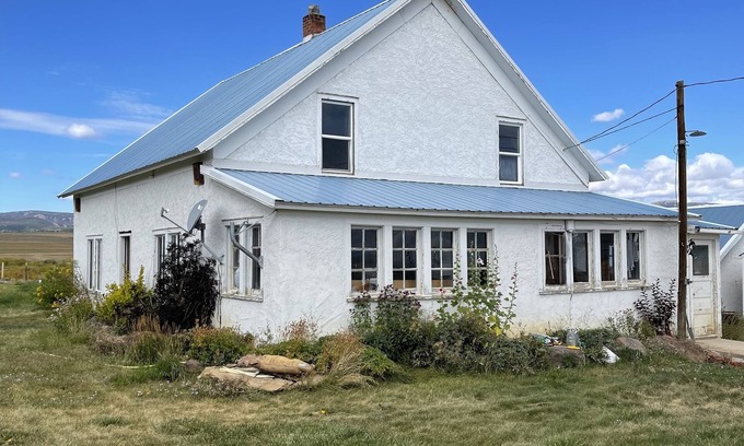 Coalmont House | Buff Pass Getaway, and reindeer ranch