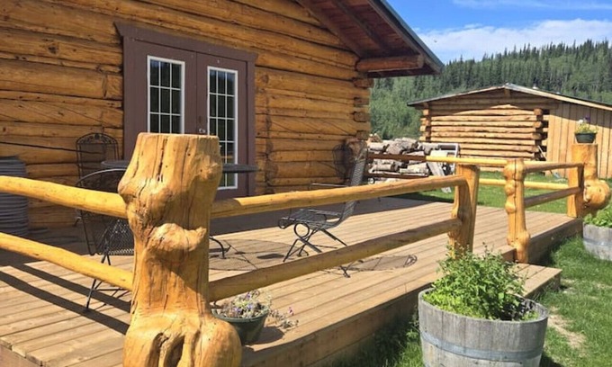 Buckinghorse River Cabin | Buffalo Cabin at Sikanni Ranch