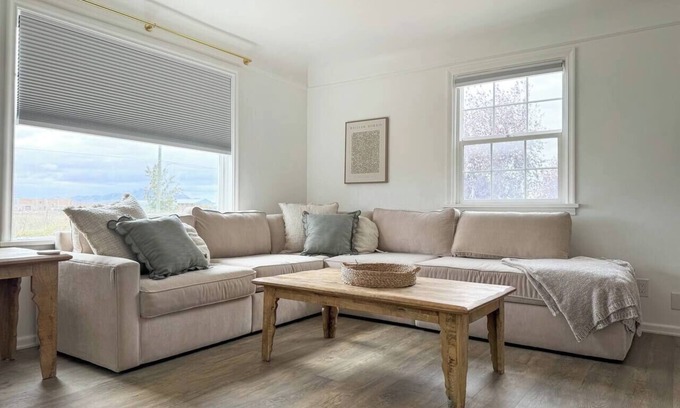 Syracuse Other | Buffalo Farmhouse Utah, Buffalo Farmhouse - Syracuse