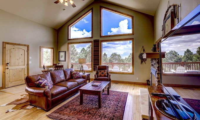 Zion National Park East Entrance House | Buffalo Ridge on Zion Boundary very close to the Park! Gated Community -Hot Tub