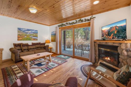 Fall River Estates Apartment | Bugle Pointe B06 by Estes Park Condos