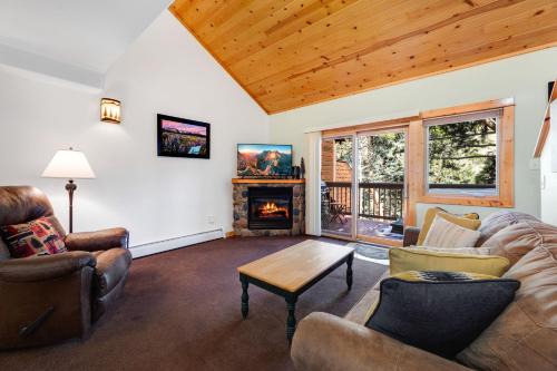 Fall River Estates Apartment | Bugle Pointe B15 by Estes Park Condos