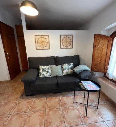 Besalu Apartment | BUHARDILLA PARA DOS EN CAN MINGU