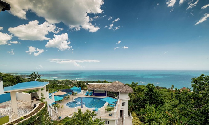 Whitehouse Villa | Buki Ocean View- δύο, 5 B/R, Sleeps 12, with Chef