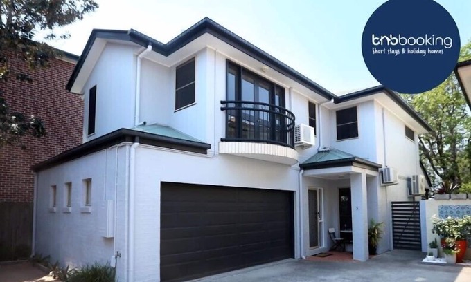 Balmoral House | Bulimba Central 2BR -Sleeps 6, Courtyard