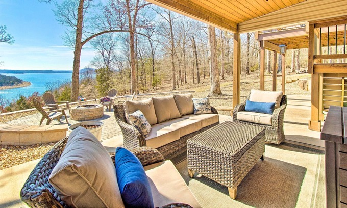 Oakland House | Bull Shoals Vacation Rental: Hot Tub & Ocean Views