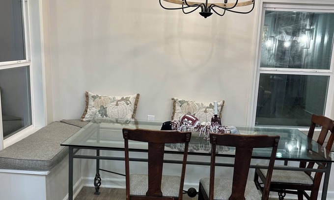 Sessums House | Bulldog Cottage 2. Only 7 miles from MSU campus