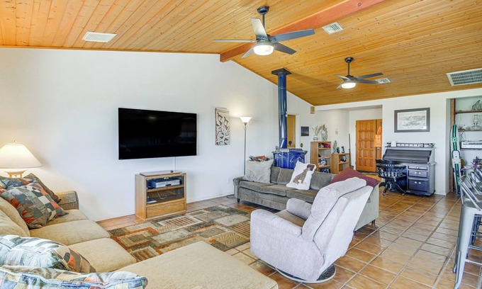 Golden Valley House | Bullhead City Home w/Views, Close to Lake Mohave!