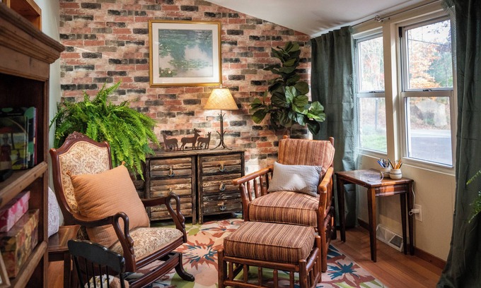 Bolton Landing House | Bumble Bear Inn in Bolton Landing
