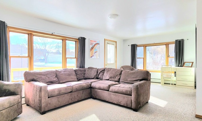 Allouez House | *Bumble Town Retreat: The gateway to your Keweenaw Adventure and Tranquility*